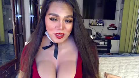 Snapshot of ur_majestyqueen_angelaxxx chatting on 12/05/24, 10:12 QUEEN ANGELA online show from 12/05/24, 10:12