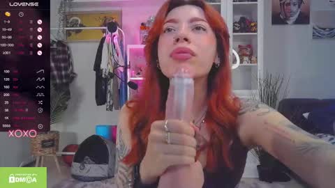 Snapshot of ur_olivia chatting on 10/22/25, 08:25 Olivia Kaufman online show from 10/22/25, 08:25