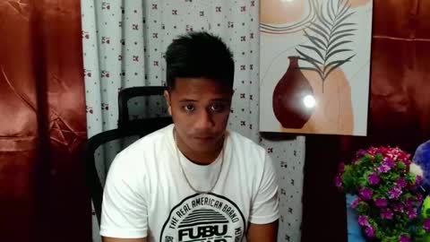 Snapshot of ur_pinoydave chatting on 12/15/24, 11:45 Dave online show from 12/15/24, 11:45