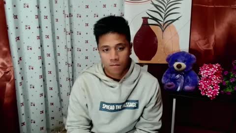 Snapshot of ur_pinoydave chatting on 12/21/24, 10:51 Dave online show from 12/21/24, 10:51