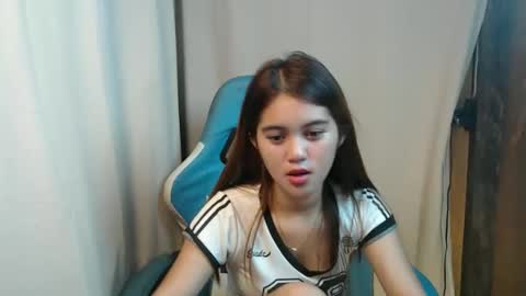 Snapshot of ur_prettyangel chatting on 02/13/26, 02:13 ur_prettyangel online show from 02/13/26, 02:13