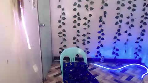 Snapshot of ur_ugly_princess chatting on 03/08/26, 02:04 chesca online show from 03/08/26, 02:04