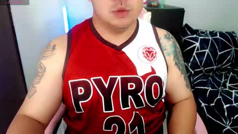 Snapshot of urasain_chub921 chatting on 11/08/25, 08:40 Mike online show from 11/08/25, 08:40