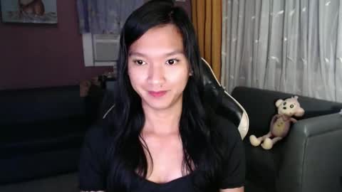 Snapshot of urasian_newra chatting on 12/16/25, 09:20 NEWRA ALLISON online show from 12/16/25, 09:20