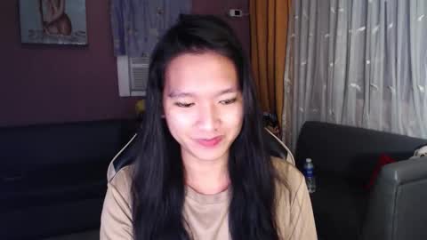 Snapshot of urasian_newra chatting on 12/19/25, 10:39 NEWRA ALLISON online show from 12/19/25, 10:39