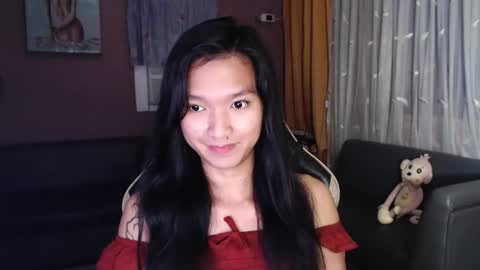 Snapshot of urasian_newra chatting on 12/20/25, 10:06 NEWRA ALLISON online show from 12/20/25, 10:06