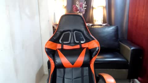 Snapshot of urasian_olivia1 chatting on 12/25/24, 11:00 Olivia online show from 12/25/24, 11:00