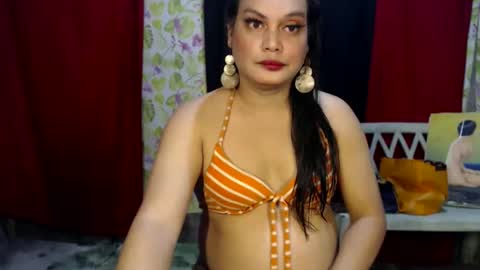 Snapshot of urasiandominaxx chatting on 01/06/26, 06:39 Diane online show from 01/06/26, 06:39