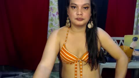 Snapshot of urasiandominaxx chatting on 01/10/26, 07:21 Diane online show from 01/10/26, 07:21