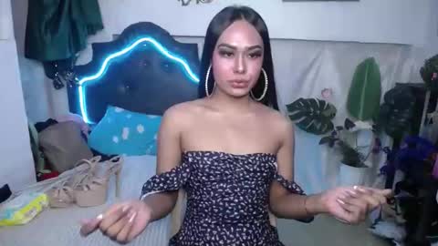 Snapshot of urasians_cummer chatting on 01/08/25, 06:52 Pau online show from 01/08/25, 06:52