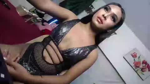 Snapshot of urasians_cummer chatting on 01/10/25, 04:54 Pau online show from 01/10/25, 04:54