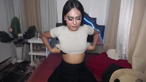 Snapshot of urasians_cummer chatting on 01/22/25, 08:40 Pau online show from 01/22/25, 08:40