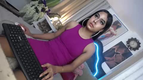 Snapshot of urasians_cummer chatting on 02/05/25, 10:30 Pau online show from 02/05/25, 10:30
