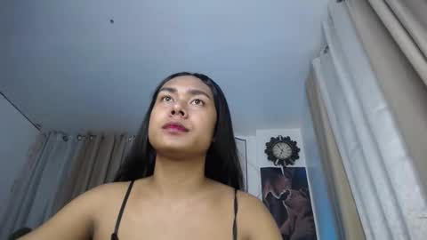 Snapshot of urasians_cummer chatting on 02/24/25, 06:16 Pau online show from 02/24/25, 06:16