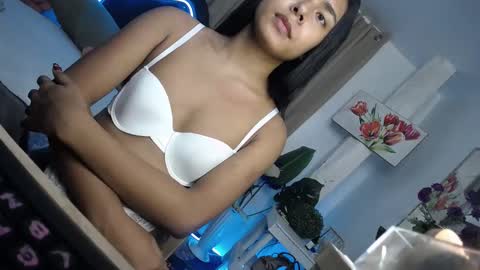 Snapshot of urasians_cummer chatting on 03/04/25, 10:46 Pau online show from 03/04/25, 10:46