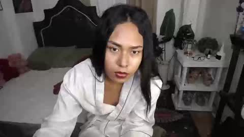 Snapshot of urasians_cummer chatting on 03/09/25, 10:41 Pau online show from 03/09/25, 10:41