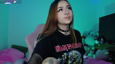 Snapshot of urbaby6irl chatting on 12/03/25, 08:23 Danielle online show from 12/03/25, 08:23