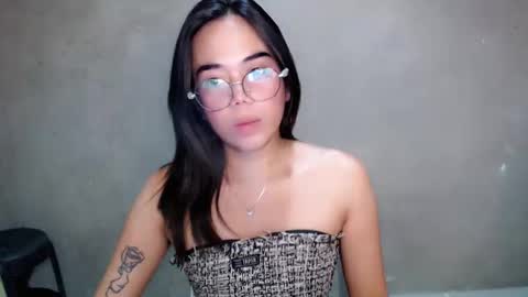 Snapshot of urbabydollx16 chatting on 06/08/26, 12:49 urbabydollx16 online show from 06/08/26, 12:49