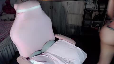 Snapshot of urbabymonica chatting on 10/21/25, 12:44 MONICA DEMONYETA online show from 10/21/25, 12:44