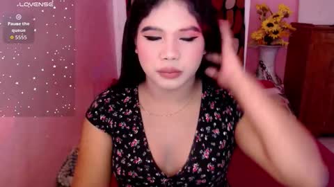 Snapshot of urbabysofia0305 chatting on 11/15/25, 08:33 Sofia online show from 11/15/25, 08:33