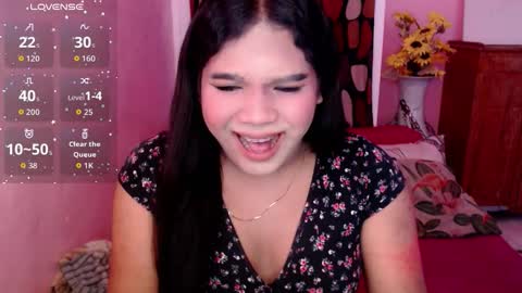 Snapshot of urbabysofia0305 chatting on 11/16/25, 11:21 Sofia online show from 11/16/25, 11:21