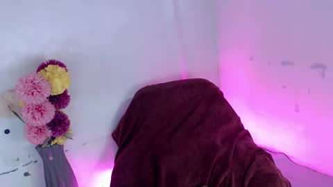 Snapshot of urbitchfantasexx_miles25 chatting on 11/04/25, 06:23 Miles online show from 11/04/25, 06:23