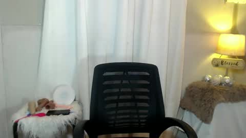 urcrushnextdoor_ online show from 02/09/25, 03:23