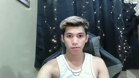 Snapshot of urcutefucking_asianboy chatting on 09/17/25, 12:40 ASIANBBYBOY online show from 09/17/25, 12:40