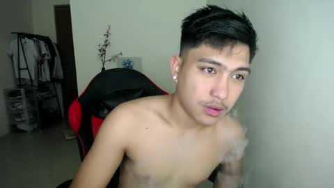 Snapshot of urcuteguy_jhonx chatting on 12/19/25, 01:18 Dannie online show from 12/19/25, 01:18