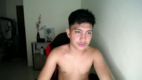 Snapshot of urcuteguy_jhonx chatting on 12/20/25, 07:43 Dannie online show from 12/20/25, 07:43