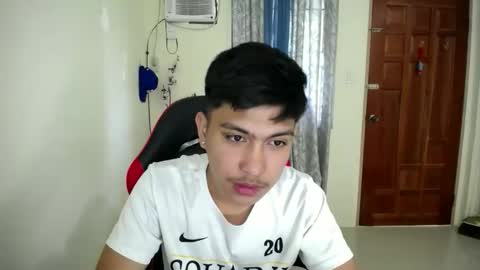 Snapshot of urcuteguy_jhonx chatting on 12/23/25, 02:53 Dannie online show from 12/23/25, 02:53