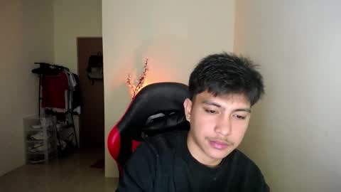 Snapshot of urcuteguy_jhonx chatting on 01/12/26, 04:23 Dannie online show from 01/12/26, 04:23
