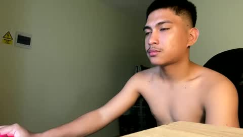 Snapshot of urcuteguy_jhonx chatting on 02/15/26, 01:20 Dannie online show from 02/15/26, 01:20