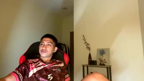 Snapshot of urcuteguy_jhonx chatting on 02/18/26, 02:29 Dannie online show from 02/18/26, 02:29