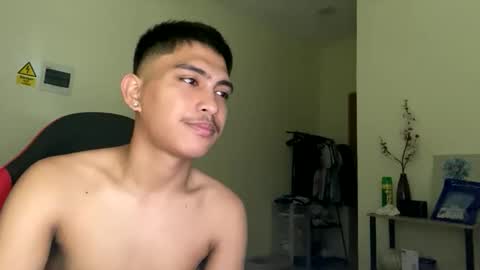 Snapshot of urcuteguy_jhonx chatting on 03/17/26, 07:23 Dannie online show from 03/17/26, 07:23