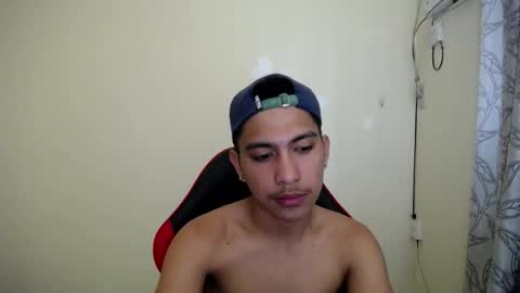 Snapshot of urcuteguy_jhonx chatting on 03/30/26, 01:28 Dannie online show from 03/30/26, 01:28