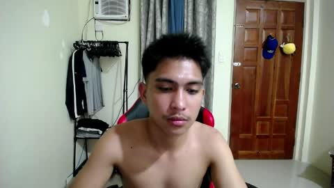 Snapshot of urcuteguy_jhonx chatting on 04/10/26, 08:35 Dannie online show from 04/10/26, 08:35