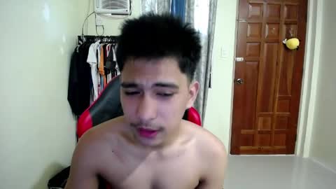 Snapshot of urcuteguy_jhonx chatting on 04/14/26, 04:29 Dannie online show from 04/14/26, 04:29