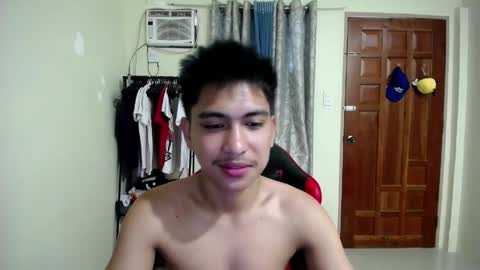 Snapshot of urcuteguy_jhonx chatting on 04/17/26, 09:12 Dannie online show from 04/17/26, 09:12