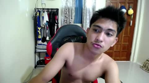 Snapshot of urcuteguy_jhonx chatting on 04/21/26, 02:51 Dannie online show from 04/21/26, 02:51