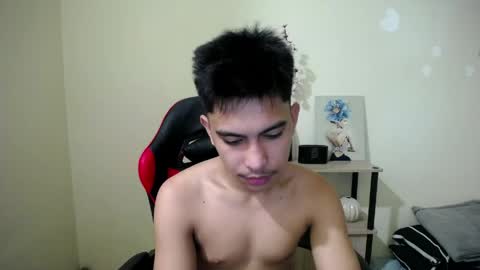 Snapshot of urcuteguy_jhonx chatting on 04/25/26, 07:33 Dannie online show from 04/25/26, 07:33