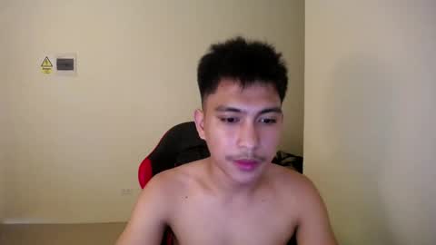 Snapshot of urcuteguy_jhonx chatting on 04/27/26, 10:19 Dannie online show from 04/27/26, 10:19