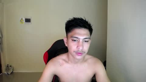 Snapshot of urcuteguy_jhonx chatting on 05/02/26, 01:32 Dannie online show from 05/02/26, 01:32