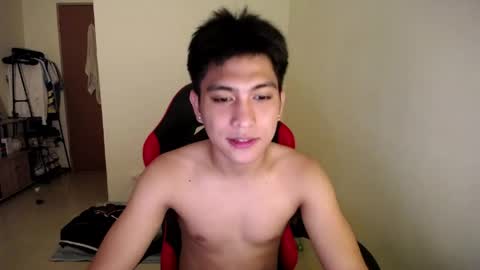 Snapshot of urcuteguy_jhonx chatting on 05/18/26, 02:34 Dannie online show from 05/18/26, 02:34