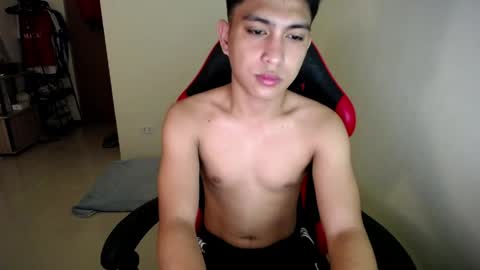 Snapshot of urcuteguy_jhonx chatting on 05/26/26, 04:25 Dannie online show from 05/26/26, 04:25