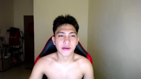 Snapshot of urcuteguy_jhonx chatting on 05/28/26, 08:11 Dannie online show from 05/28/26, 08:11