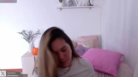 Snapshot of urdreamgiirl chatting on 10/03/25, 09:01 Mia Miller online show from 10/03/25, 09:01