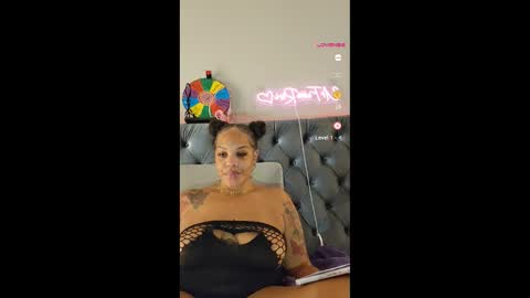 urfaveriri online show from 11/04/25, 10:36