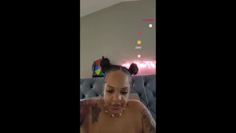 urfaveriri online show from 11/08/25, 03:23