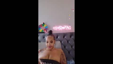 urfaveriri online show from 11/10/25, 05:23